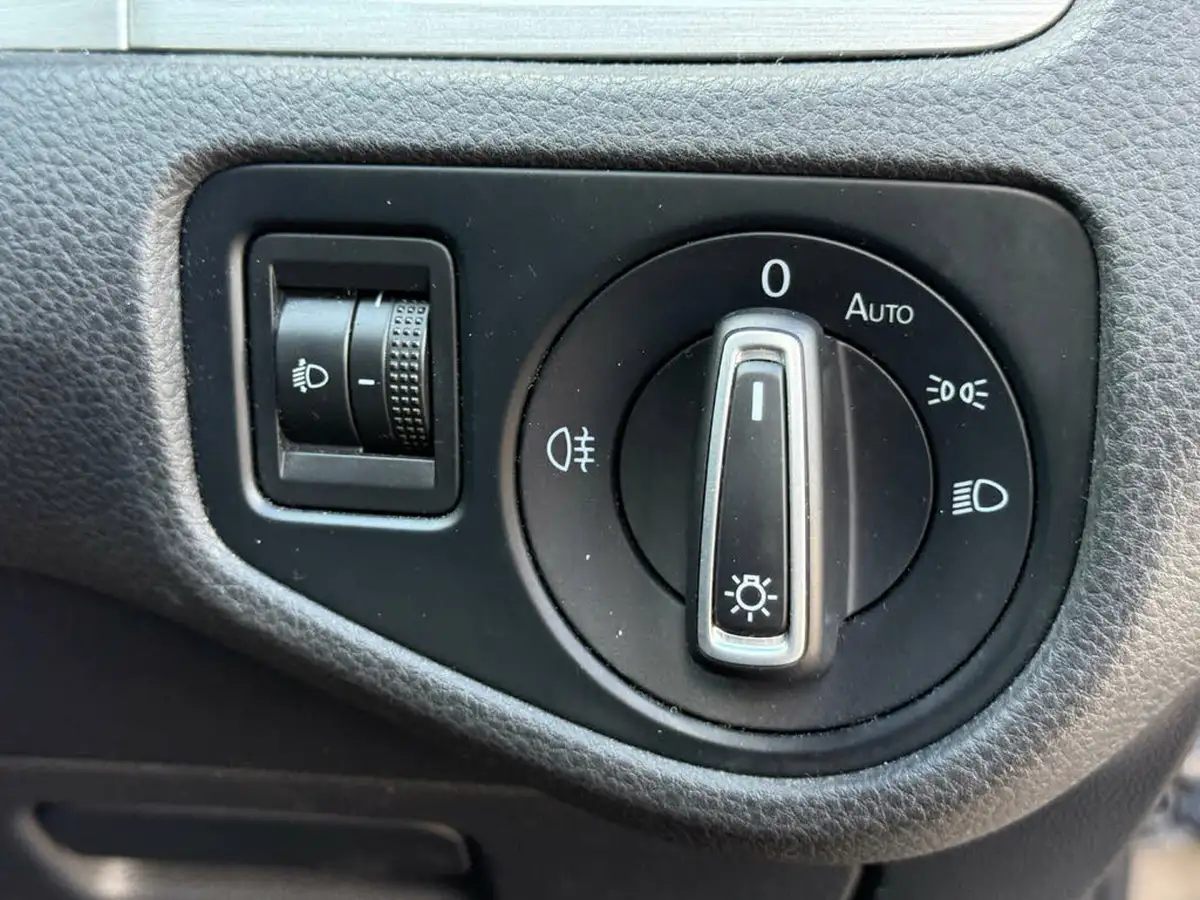 2014-volkswagen-golf-20tdi-se-ss-hatchback-5d-dsg-big-14