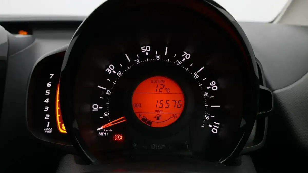 2021-citroen-c1-10-vti-shine-5d-big-9