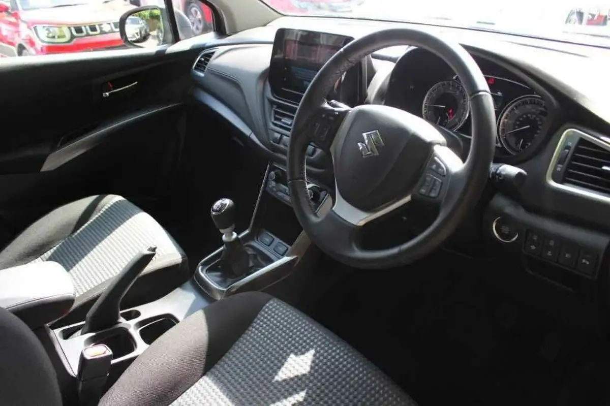 2023-suzuki-s-cross-14-boosterjet-motion-big-23