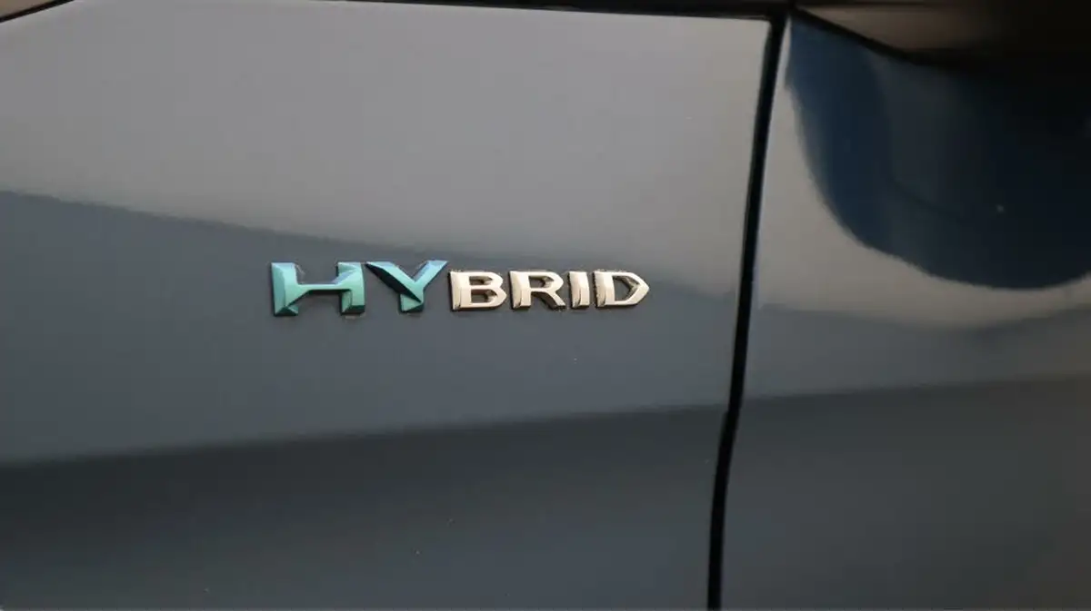 2022-peugeot-3008-suv-16-puretech-gt-225bhp-hybrid-e-eat8-big-20