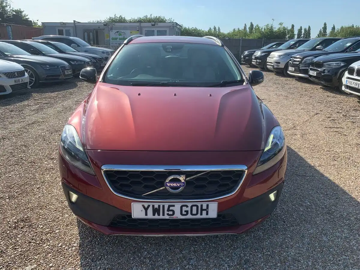 2015-volvo-v40-20td-d2-cross-country-lux-nav-geartronic-big-1