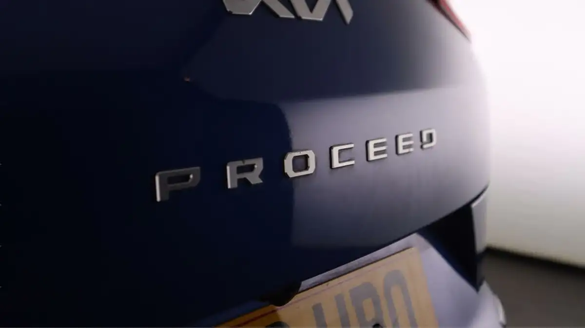 2022-kia-pro-ceed-15-t-gdi-gt-line-big-21