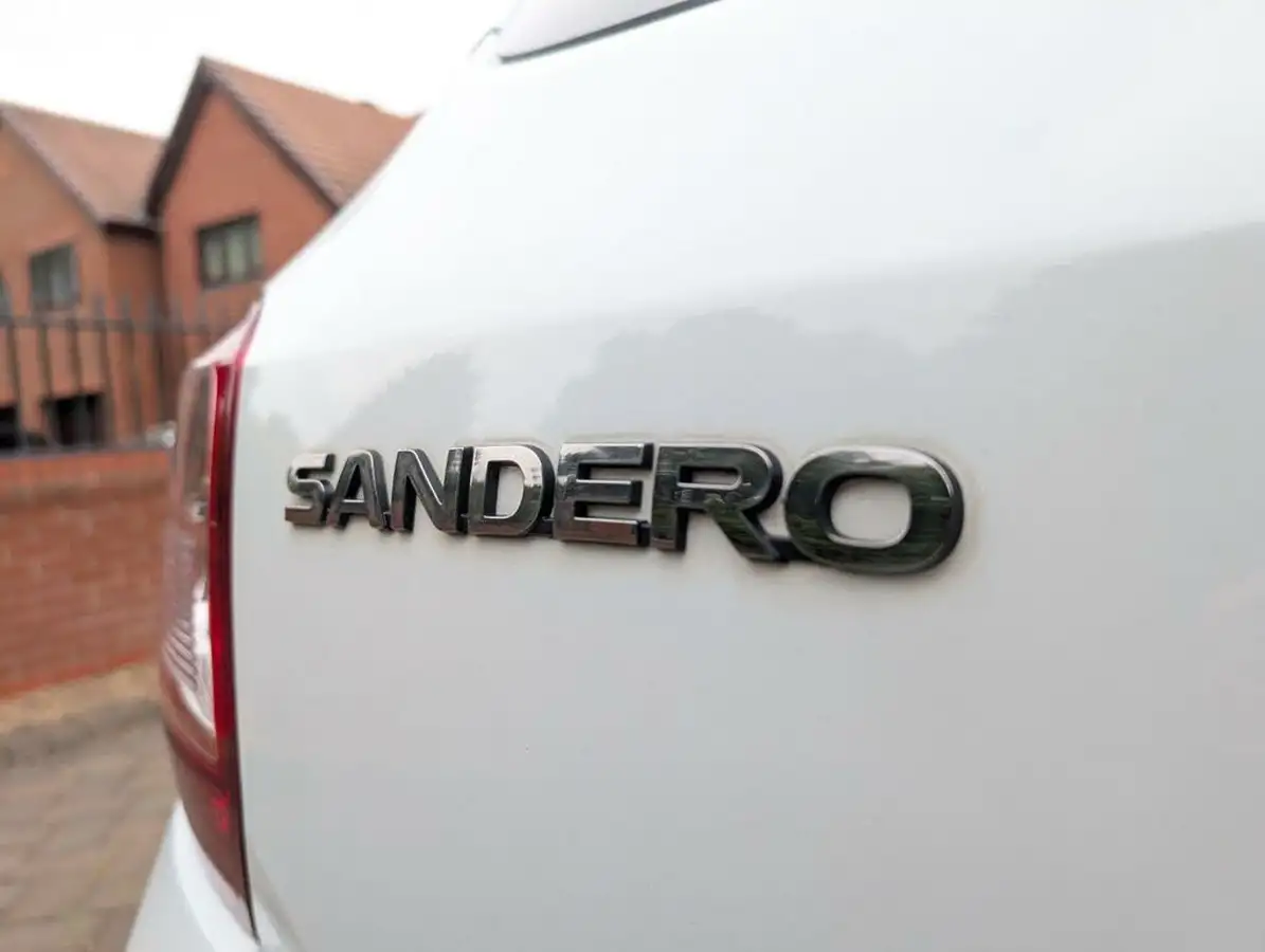2014-dacia-sandero-12-ambiance-big-50