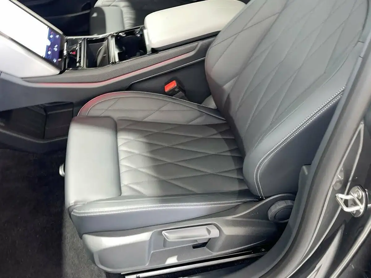 2024-ford-explorer-e-premium-286ps-77kwh-big-26