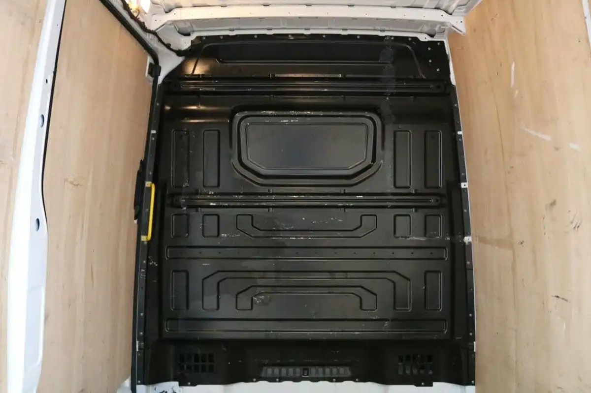 2024-volkswagen-crafter-big-12