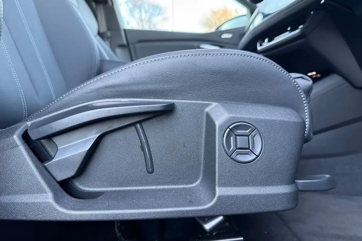 2025-audi-q6-e-tron-e-s-line-326ps-performance-suv-auto-big-44