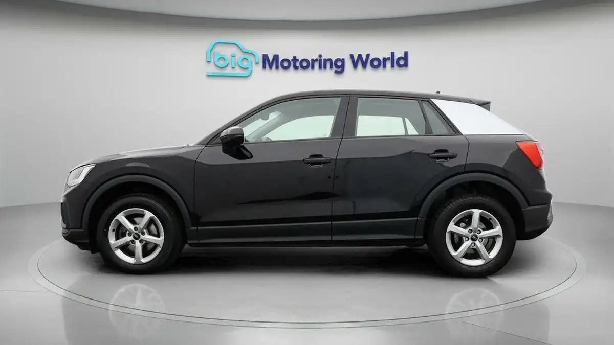2022-audi-q2-10-30-tfsi-technik-big-3
