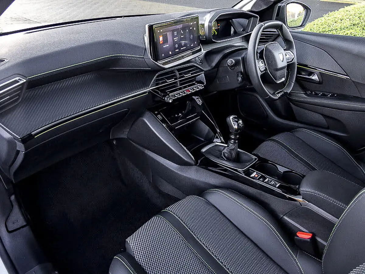 2024-peugeot-208-12-puretech-gt-100ps-big-4