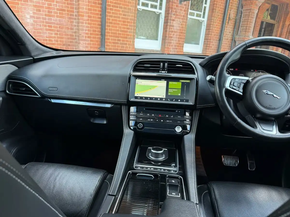 2020-jaguar-f-pace-20-i4d-chequered-flag-180ps-big-4