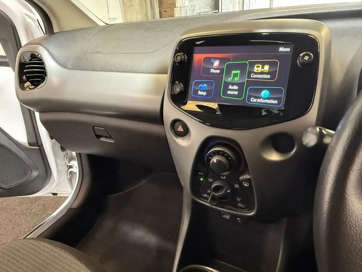 2021-toyota-aygo-10-vvt-i-x-play-tss-x-shift-big-25