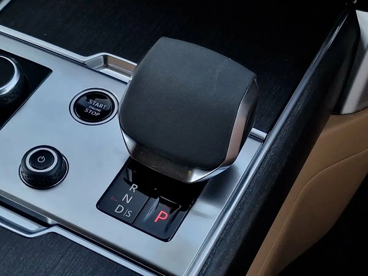 2023-land-rover-range-rover-30-p400-hse-big-25