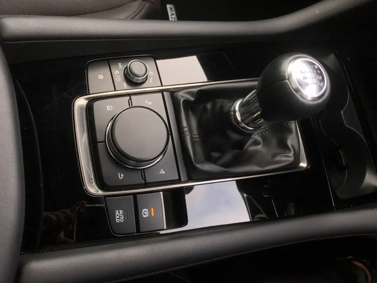 2025-mazda-mazda3-20-e-skyactiv-x-takumi-big-18