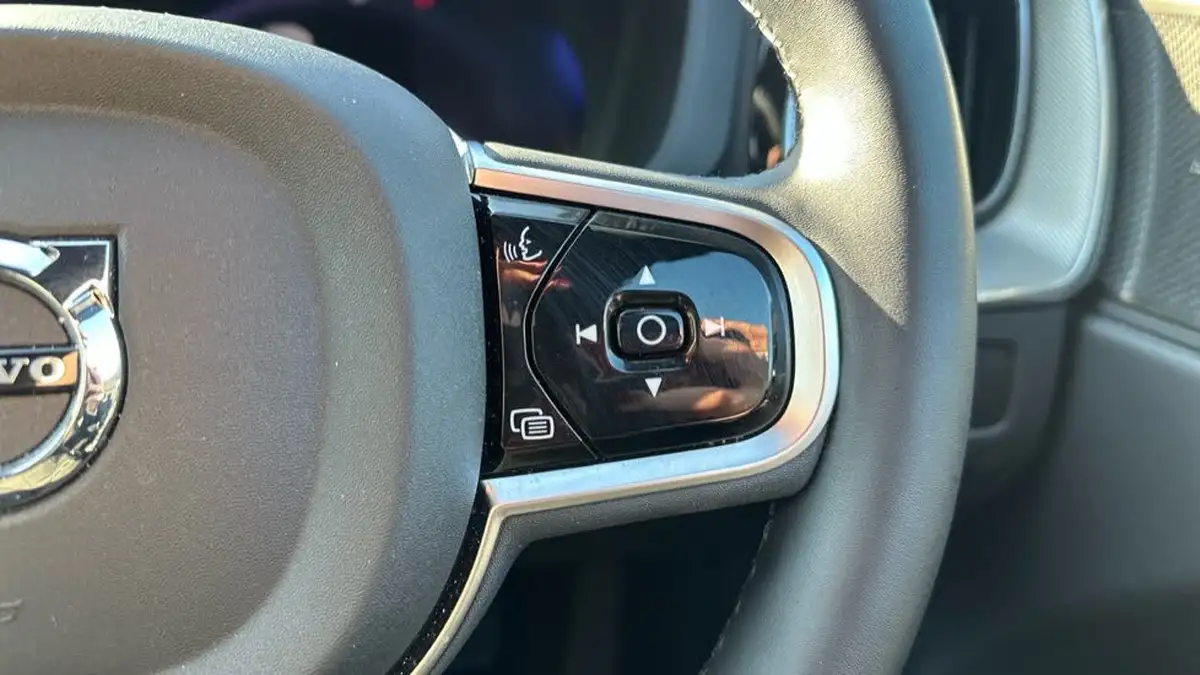2024-volvo-xc60-20-b5-plus-black-edition-big-18