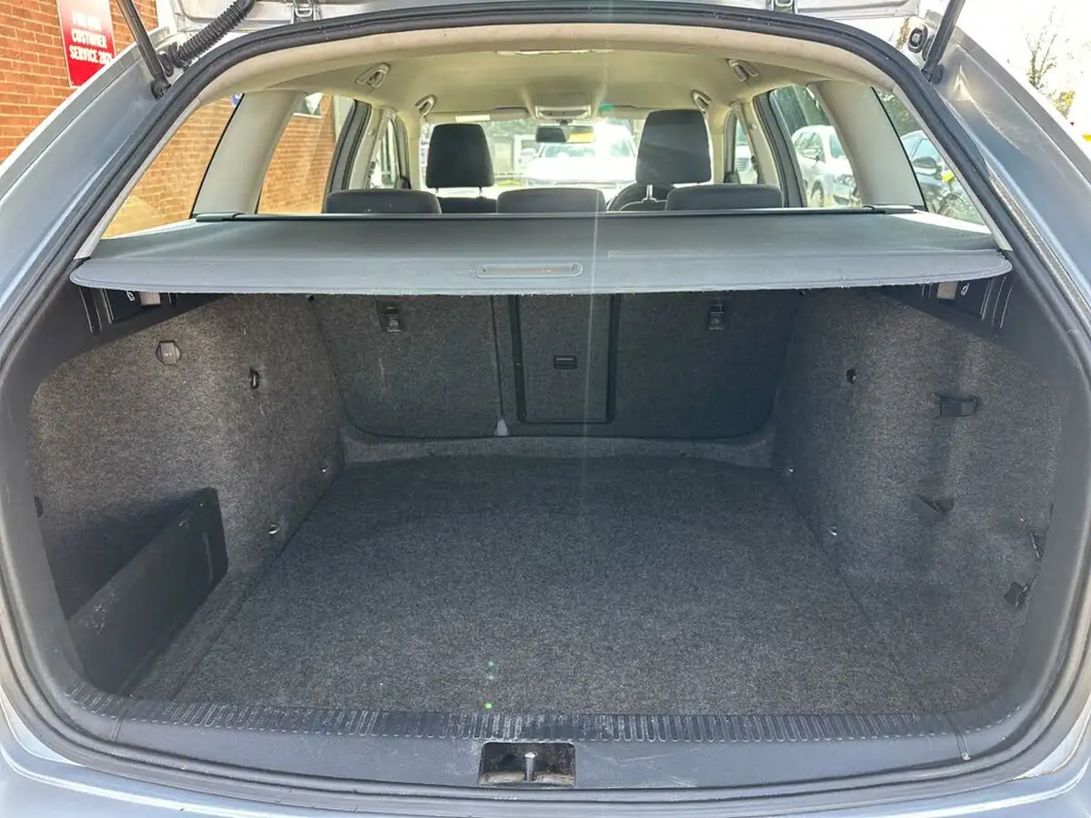 2014-skoda-octavia-16tdi-se-estate-big-10
