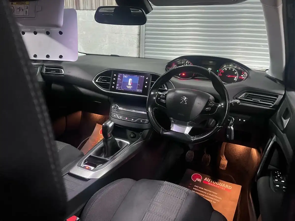 2017-peugeot-308-12-puretech-allure-110bhp-big-14