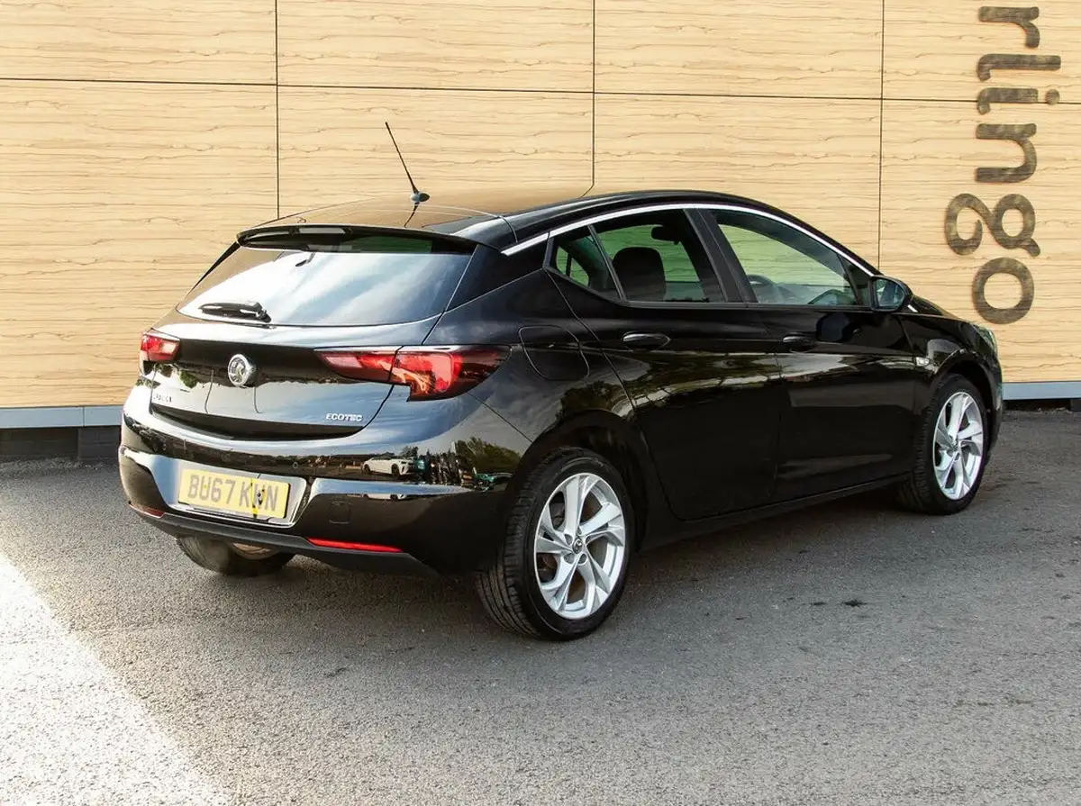2017-vauxhall-astra-10i-turbo-design-ssecotec-hatchback-big-2