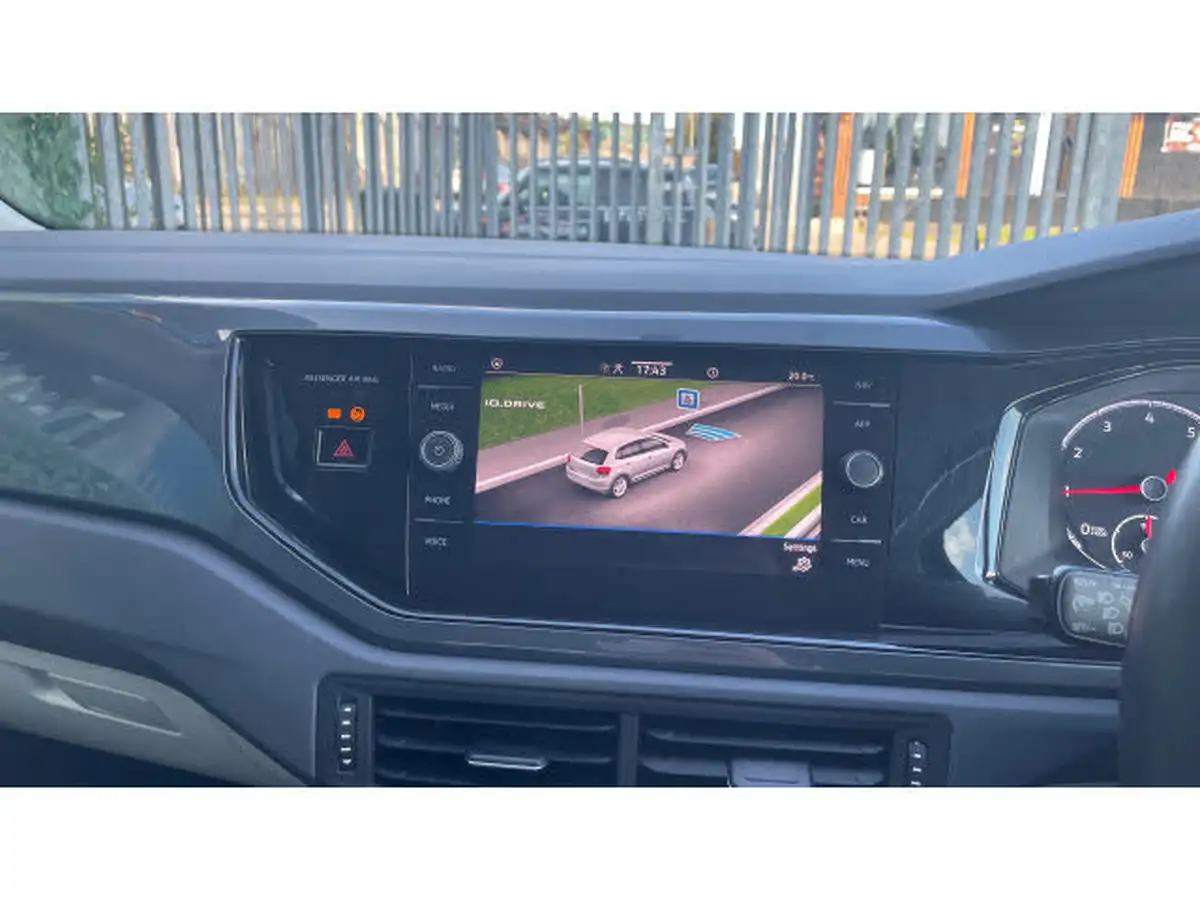 2021-volkswagen-polo-10-beats-big-21