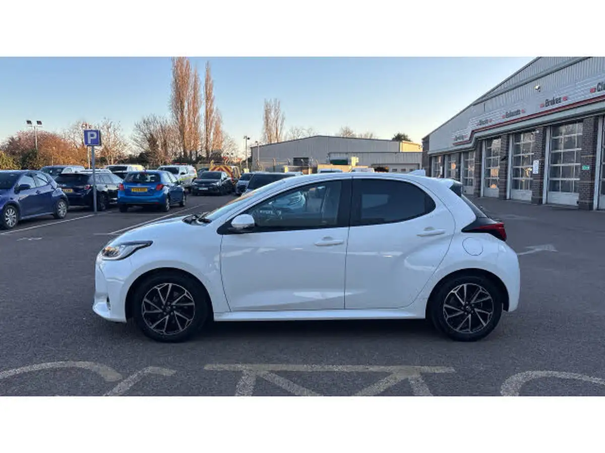 2022-toyota-yaris-15-vvt-i-design-big-16