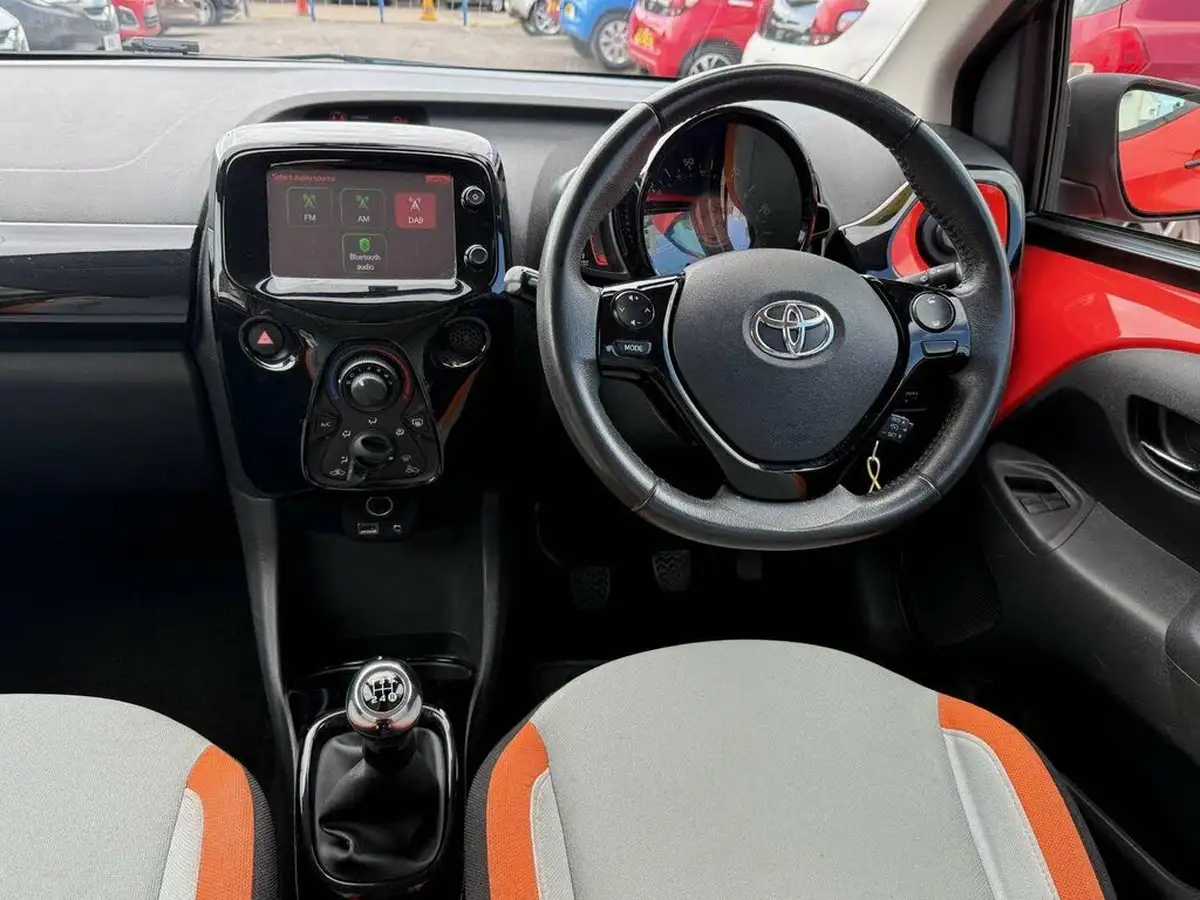 2014-toyota-aygo-10-vvt-i-x-cite-5d-big-25