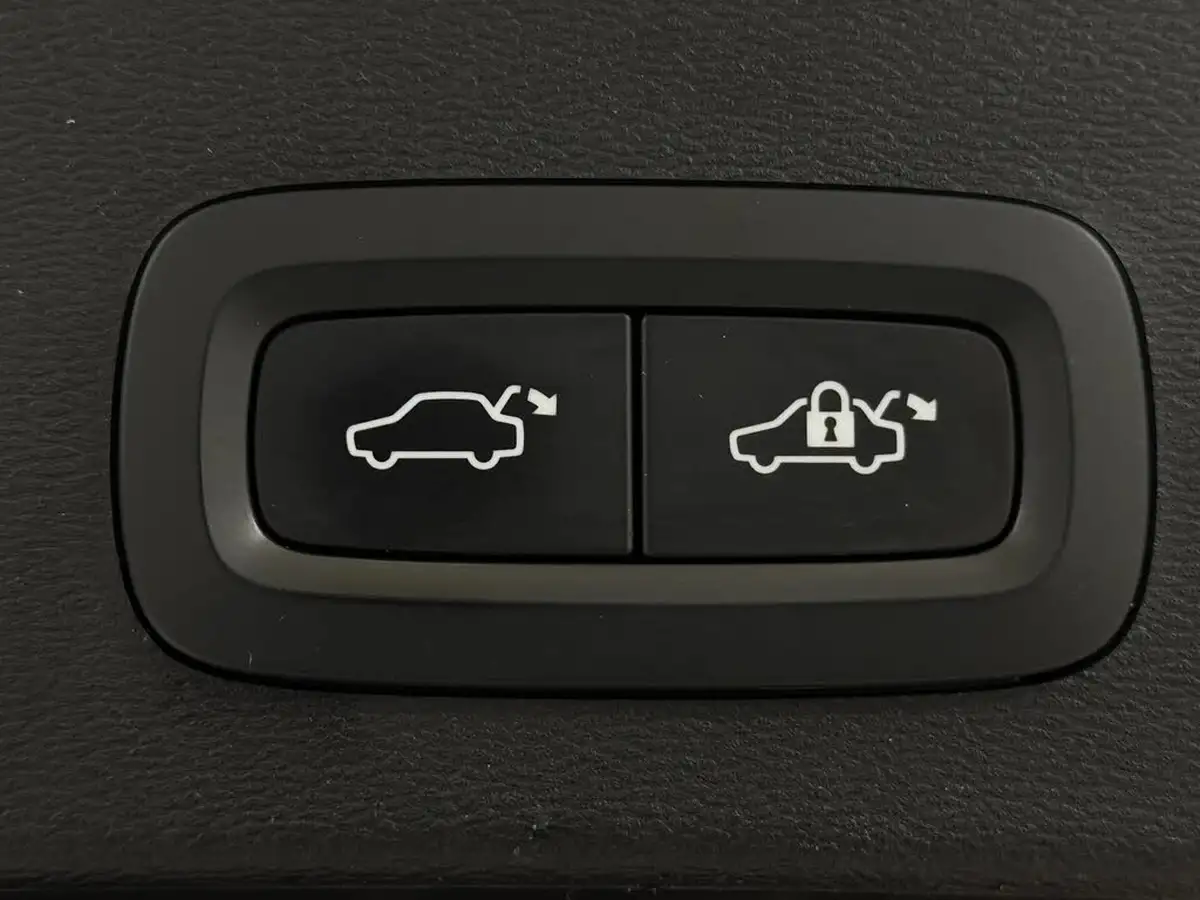 2018-volvo-xc40-20td-d4-first-edition-big-11