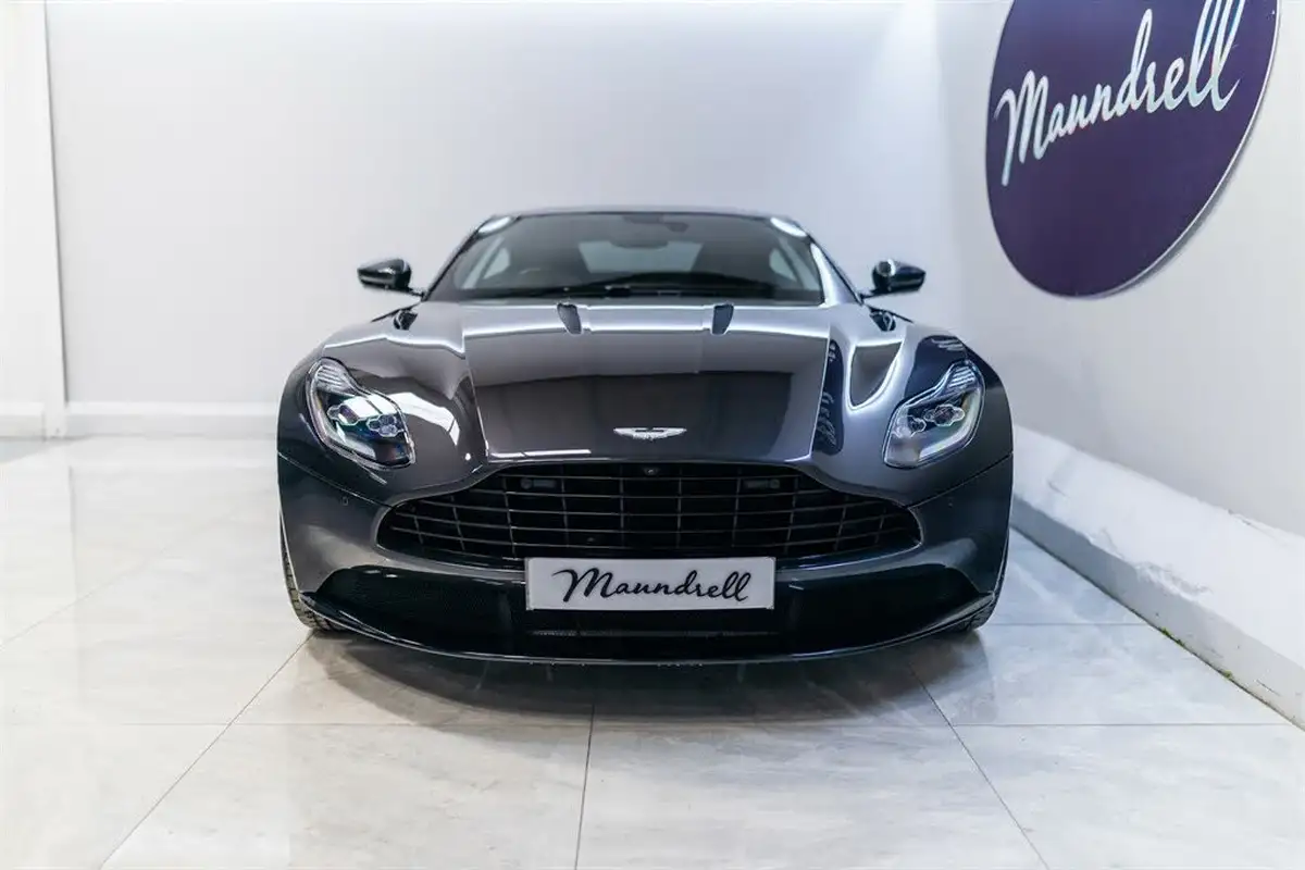2017-aston-martin-db11-52-v12-big-4