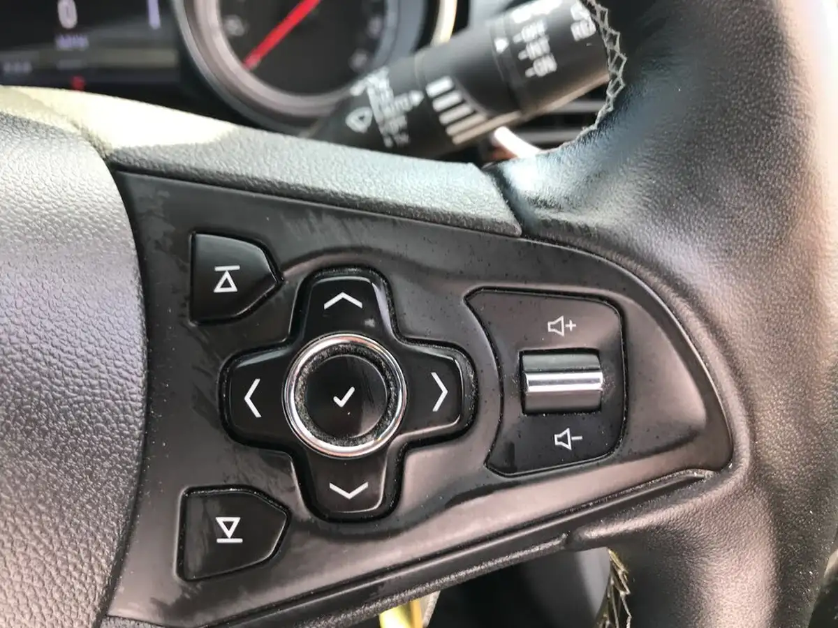2017-vauxhall-astra-16cdti-elite-nav-110ps-hatchback-big-26