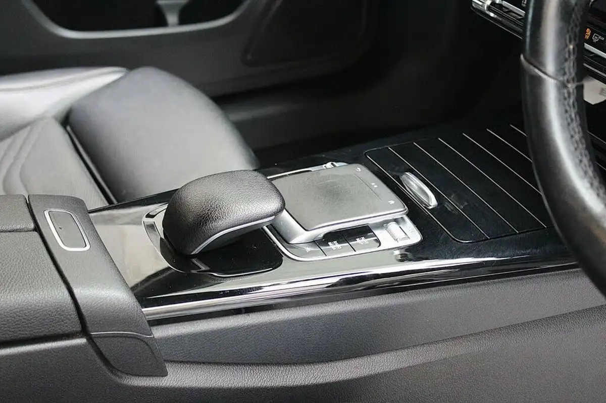 2018-mercedes-benz-a-class-15d-a180d-se-116ps-ss-7g-dct-big-44