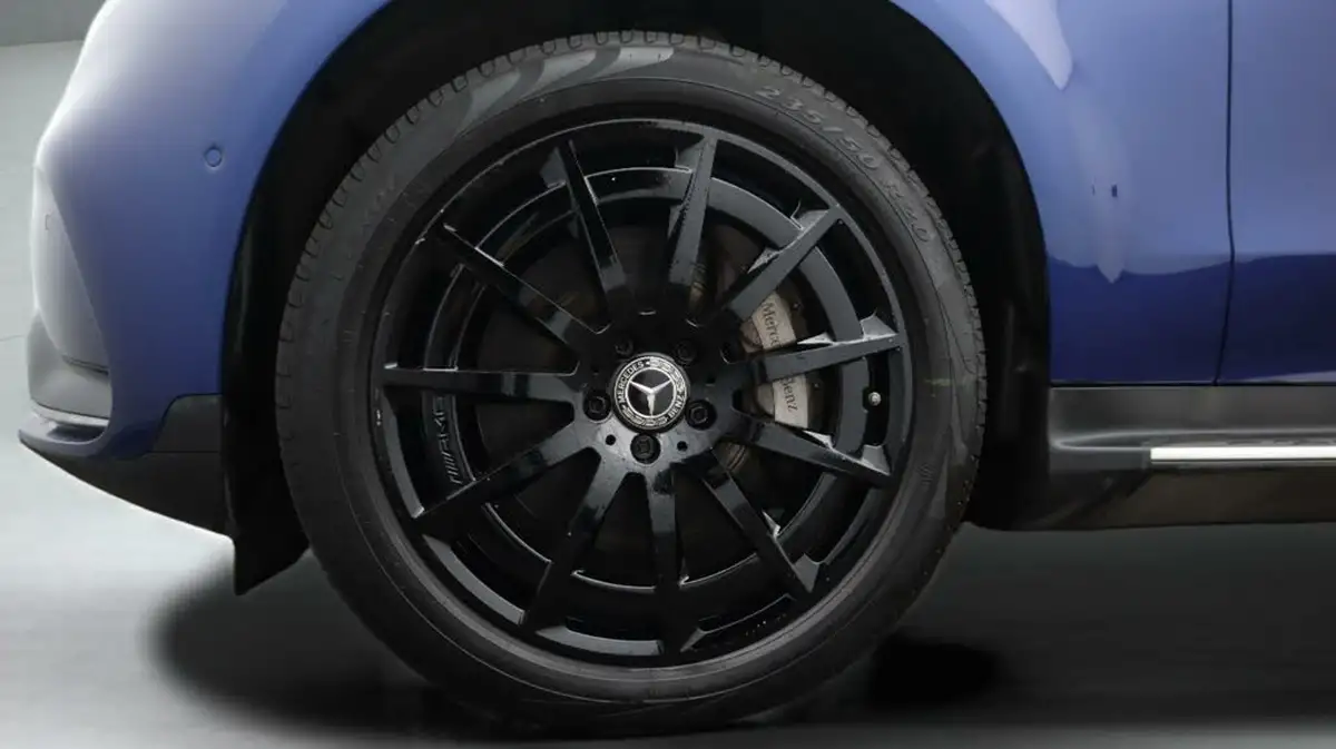2021-mercedes-benz-eqc-e-eqc-400-amg-line-big-18