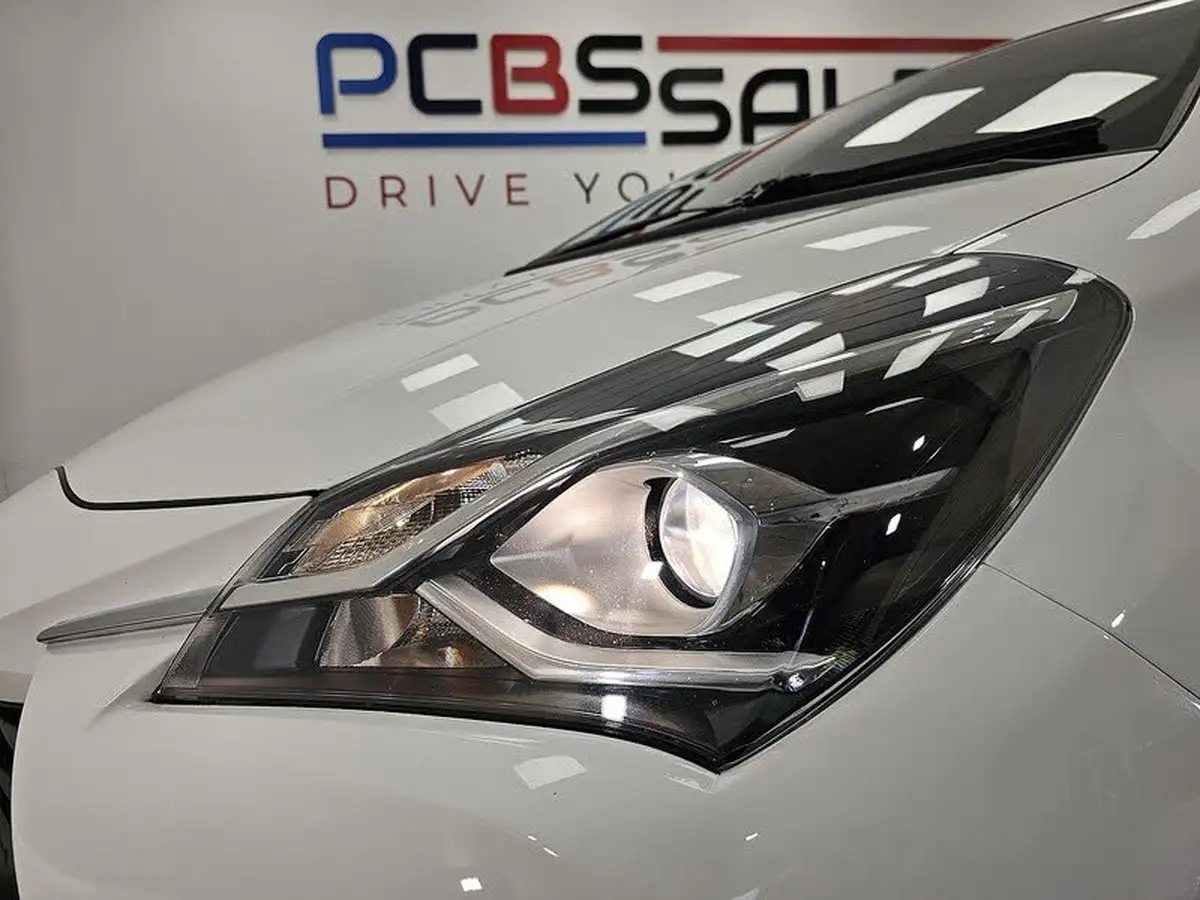 2017-toyota-yaris-15-vvt-i-icon-tech-98bhp-hybrid-1497cc-e-cvt-big-35