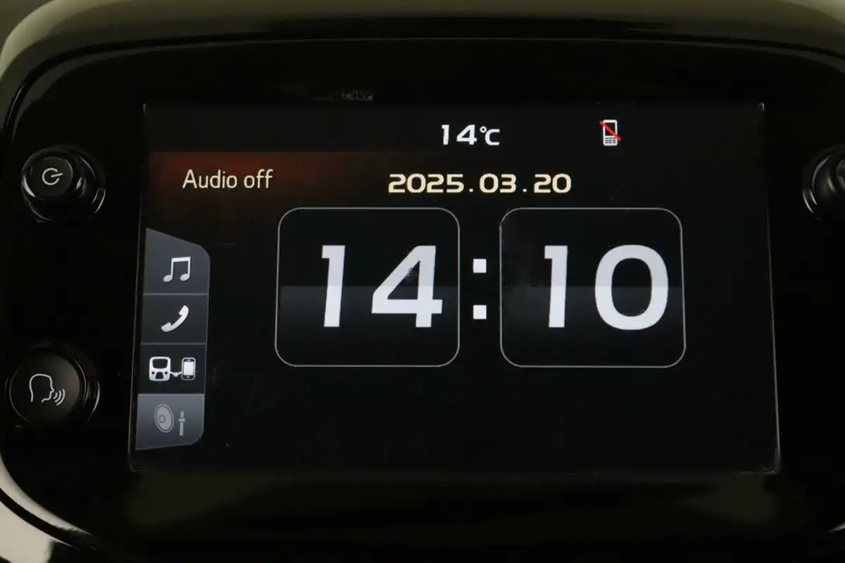 2020-peugeot-108-10-collection-ss-hatchback-big-24