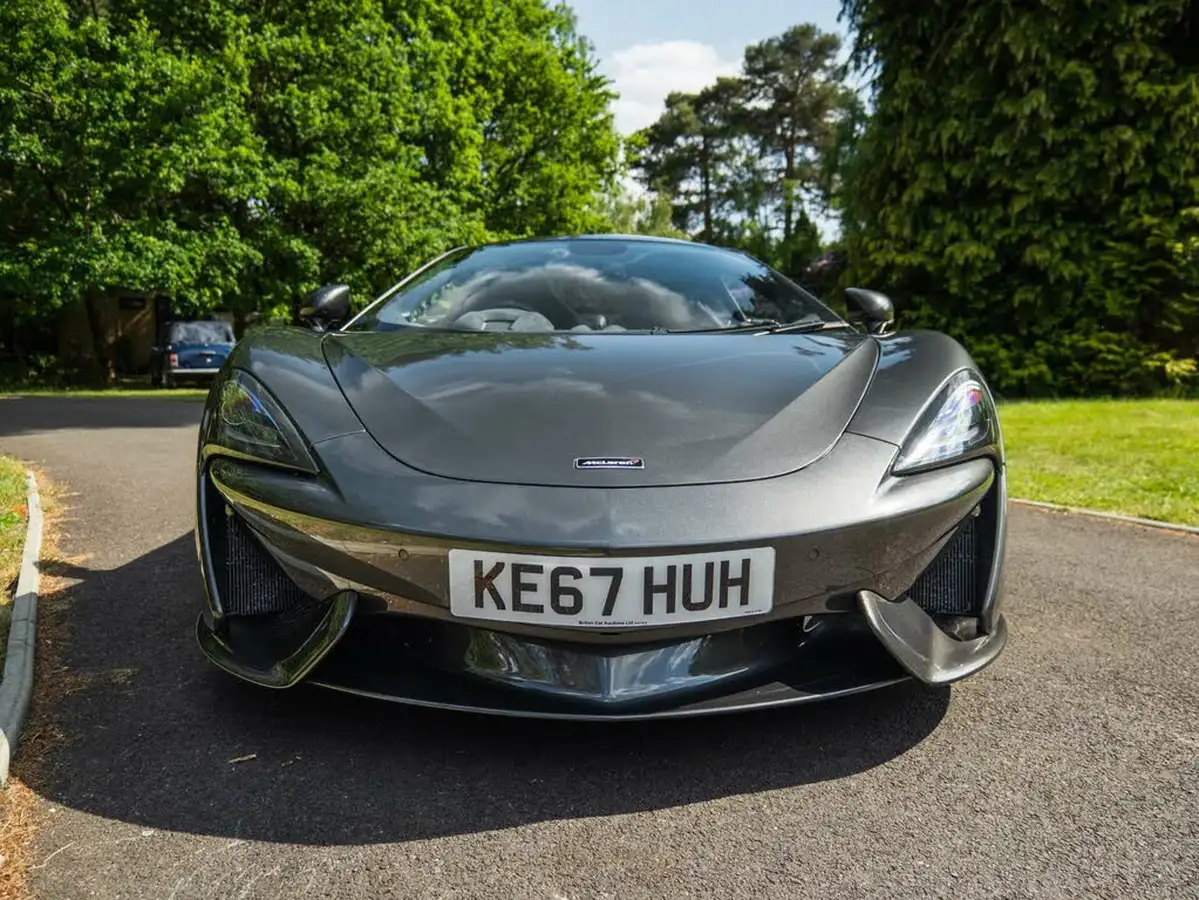 2017-mclaren-570gt-38-big-33