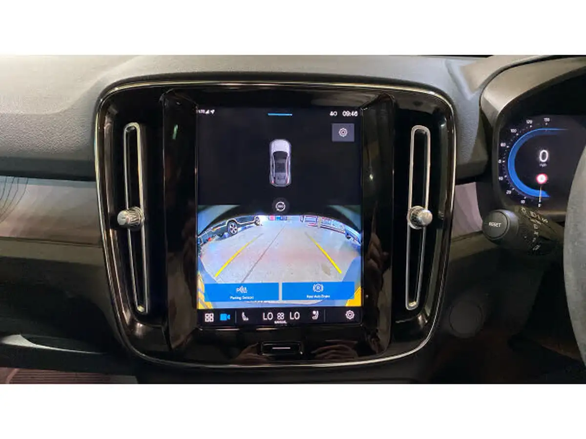 2022-volvo-c40-e-twin-recharge-pro-big-31