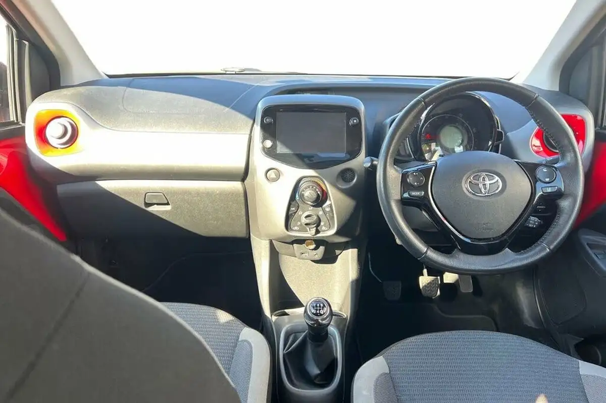 2021-toyota-aygo-10-vvt-i-x-play-tss-big-11