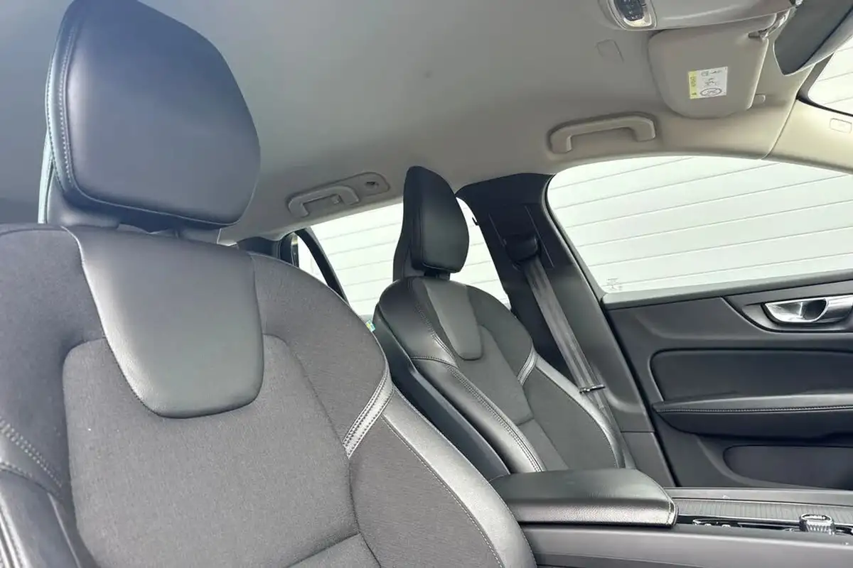 2019-volvo-v60-20td-d4-cross-country-big-23