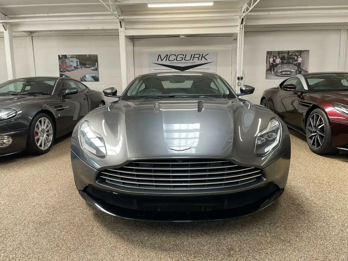 2017-aston-martin-db11-52-v12-big-4