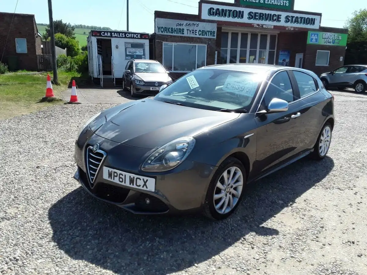 2011-alfa-romeo-giulietta-20td-veloce-170bhp-big-2