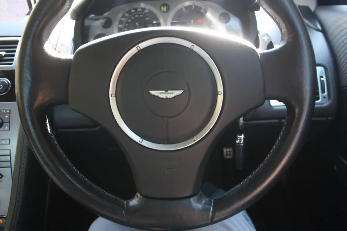 2005-aston-martin-db9-59-touchtronic-big-10