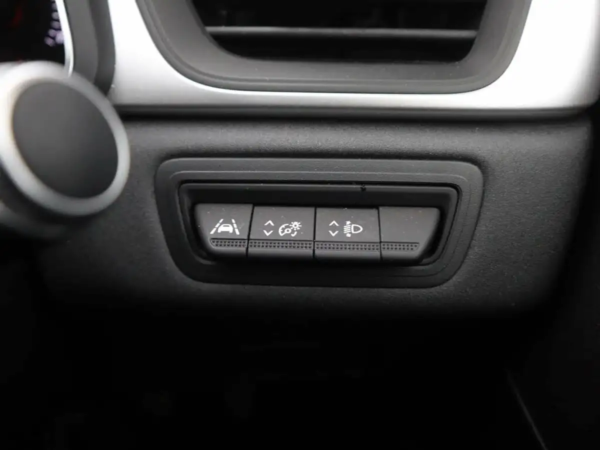 2021-renault-captur-10-tce-iconic-90ps-big-36