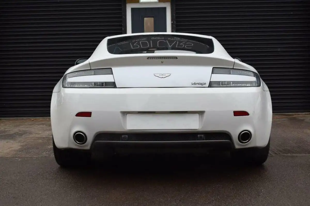 2010-aston-martin-vantage-47-coupe-sportshift-big-6