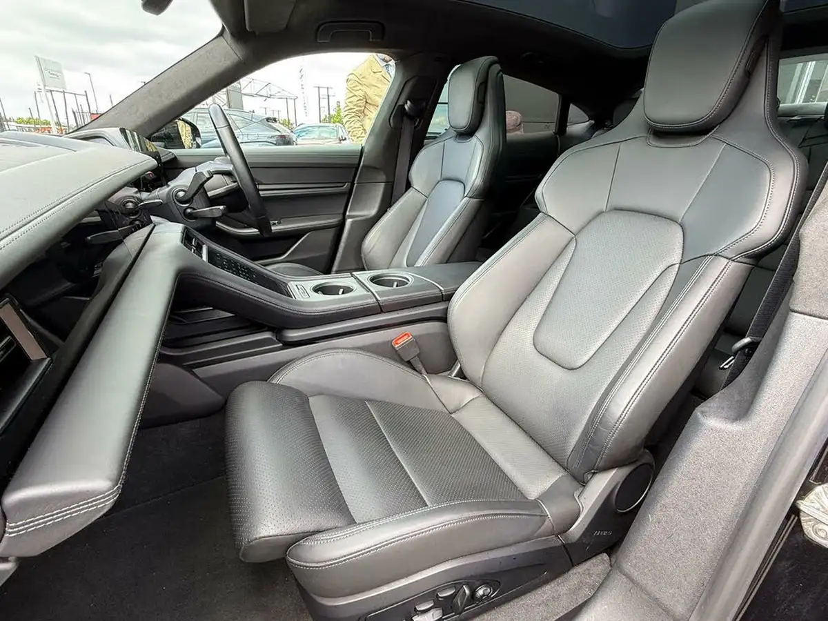 2020-porsche-taycan-e-turbo-big-10