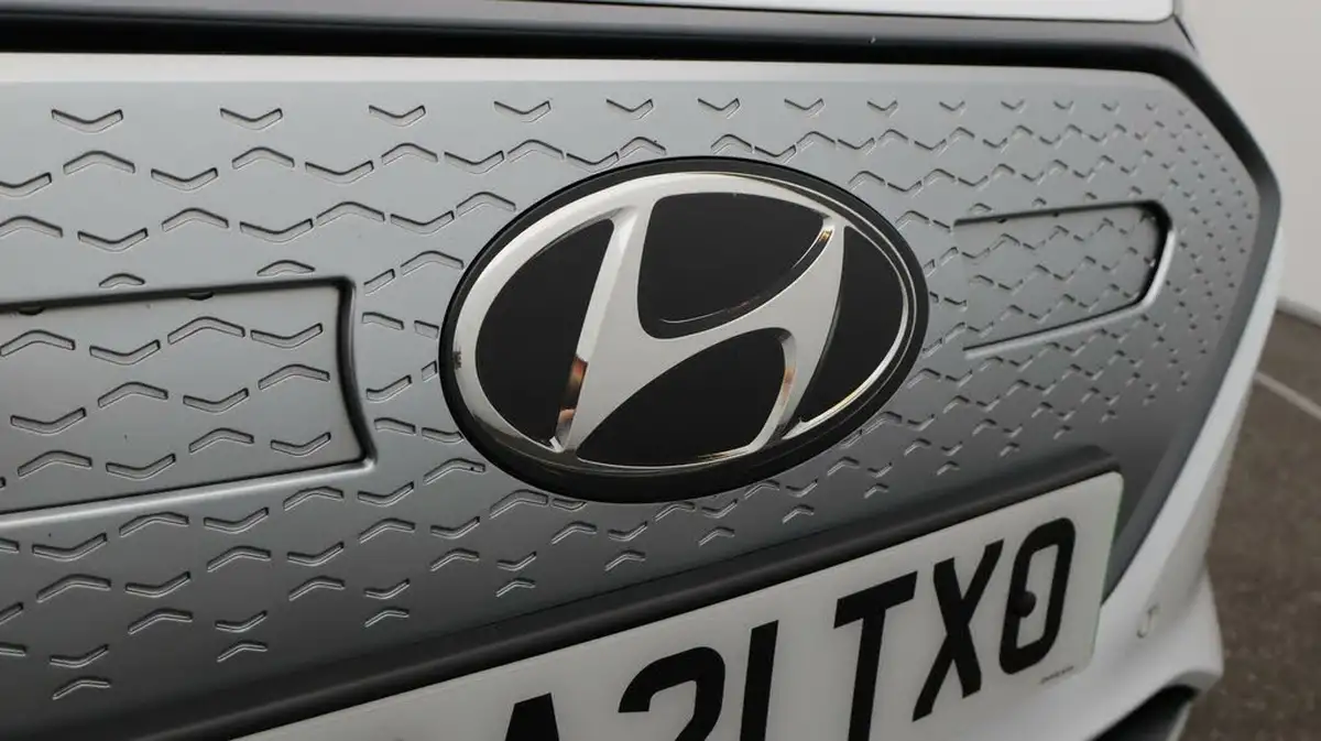 2021-hyundai-ioniq-e-premium-se-electric-100kw-big-23