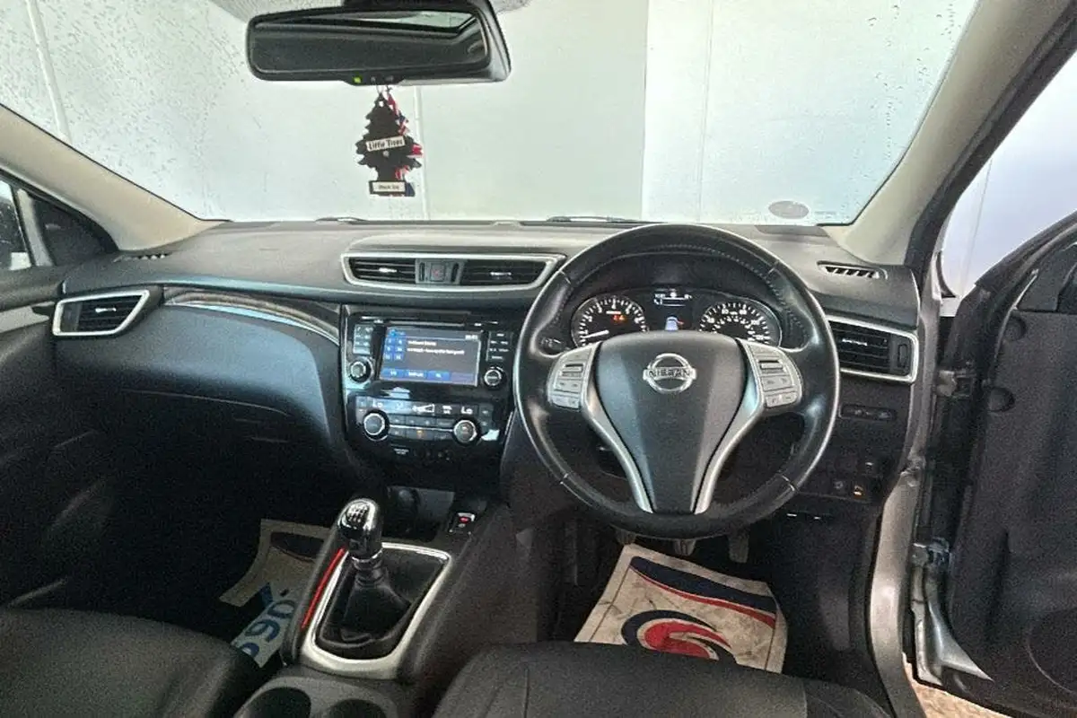 2015-nissan-qashqai-16-tekna-big-20