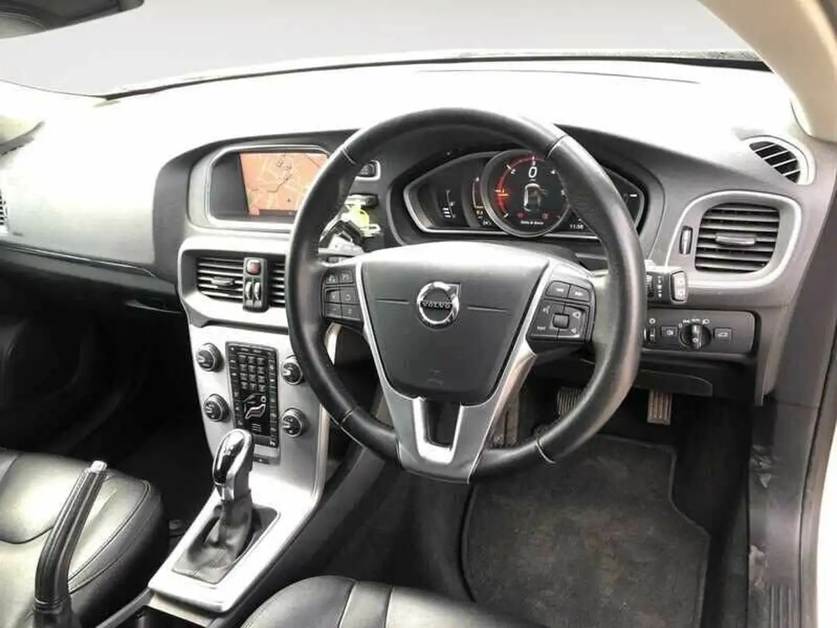 2018-volvo-v40-20td-d3-inscription-edition-big-4