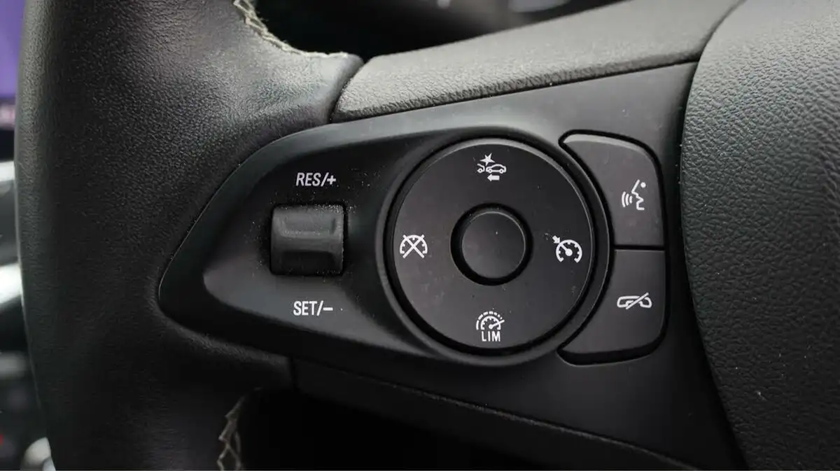 2020-vauxhall-astra-12-turbo-elite-nav-big-20