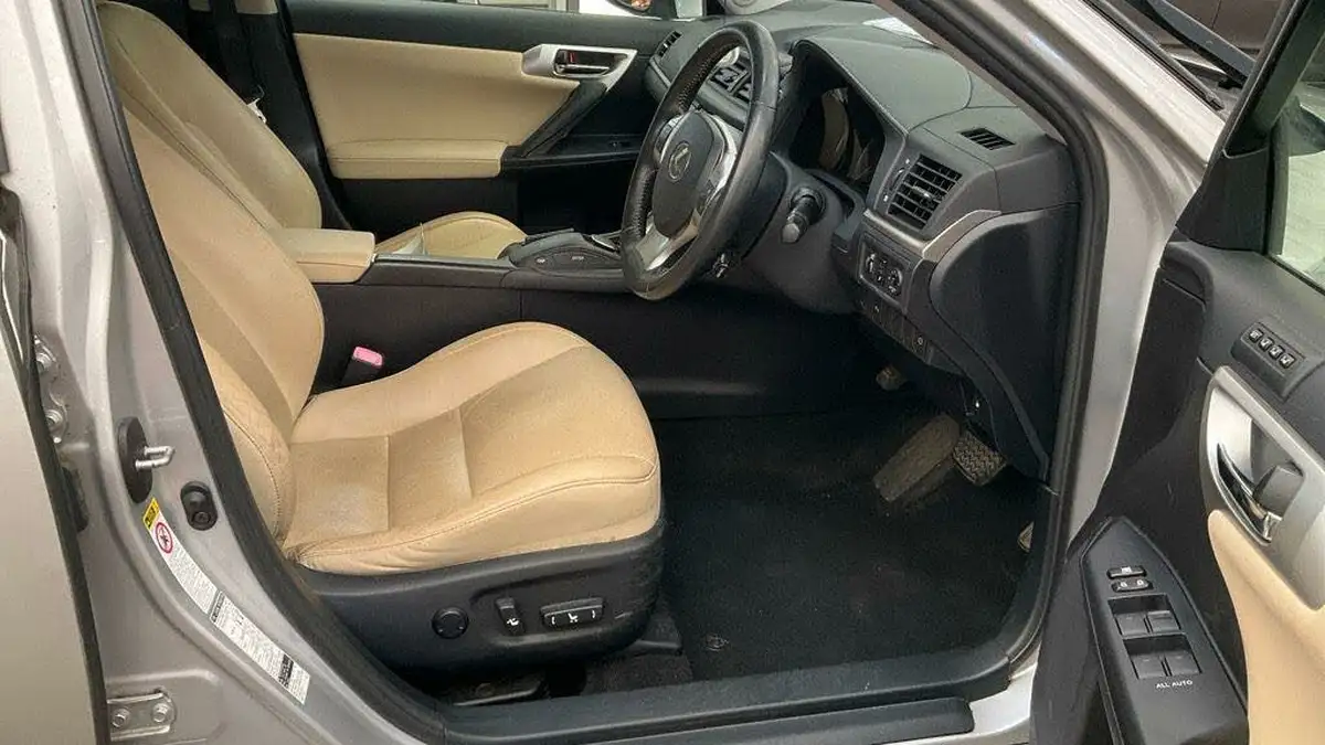 2012-lexus-ct-200h-18-se-l-premier-big-0