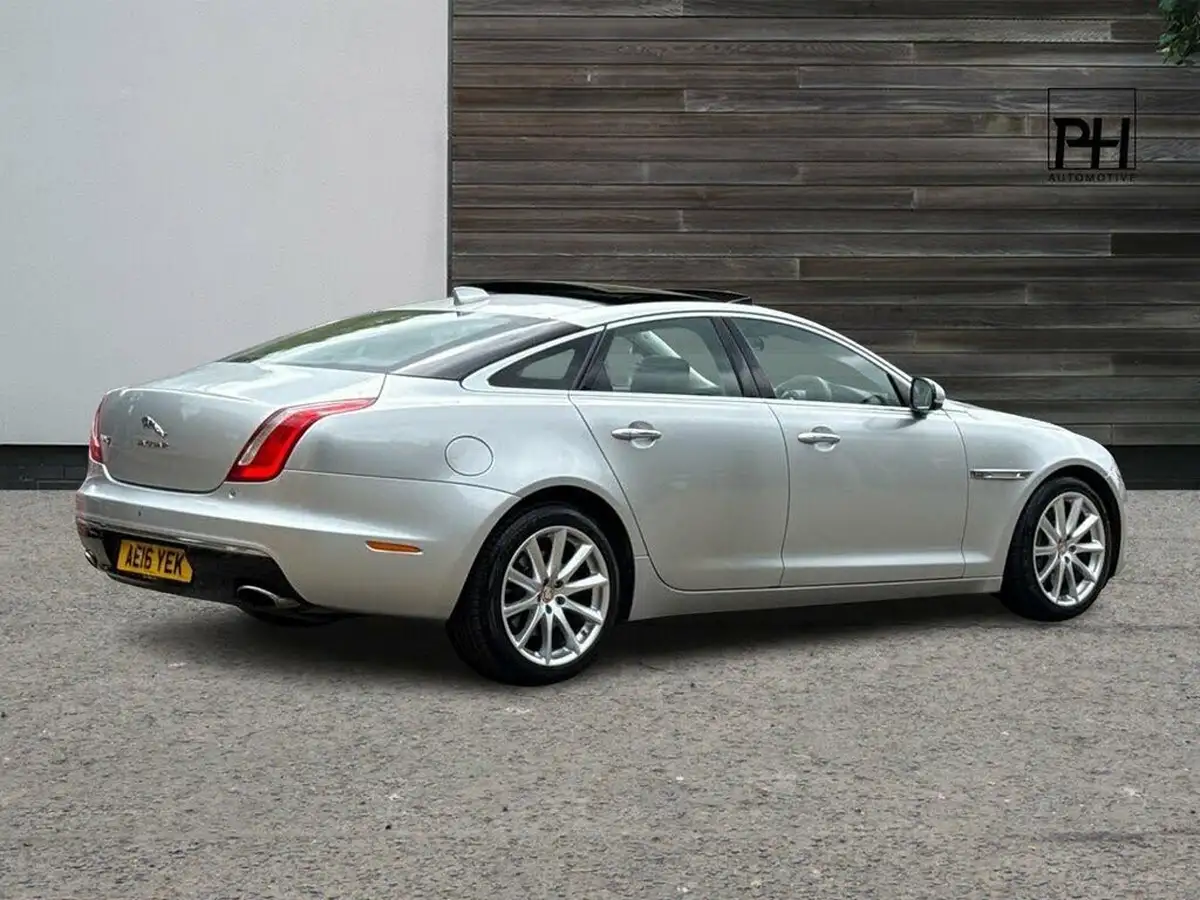 2016-jaguar-xj-series-30td-xj-luxury-swb-saloon-big-2