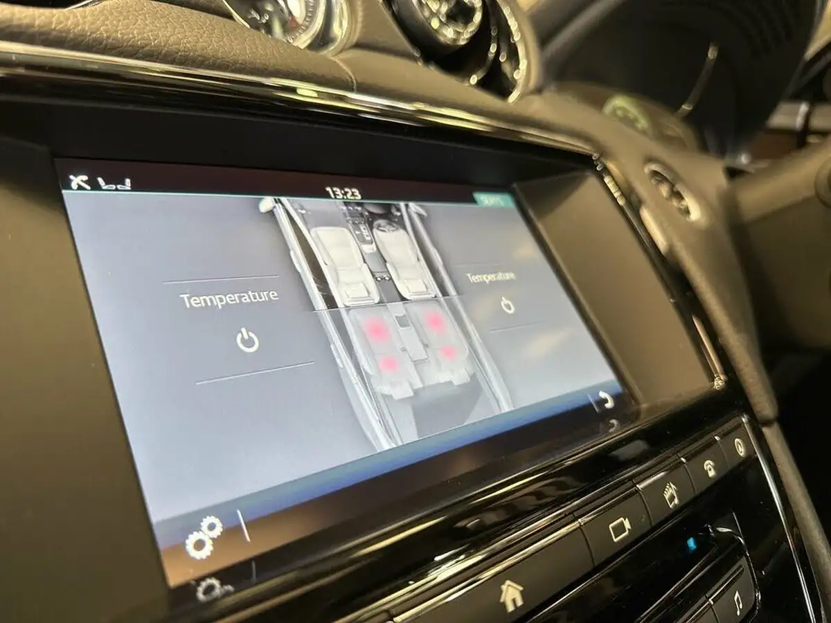 2016-jaguar-xj-series-30td-xj-luxury-swb-saloon-big-50