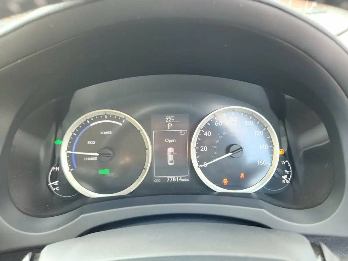 2014-lexus-is-300h-25-premier-big-16