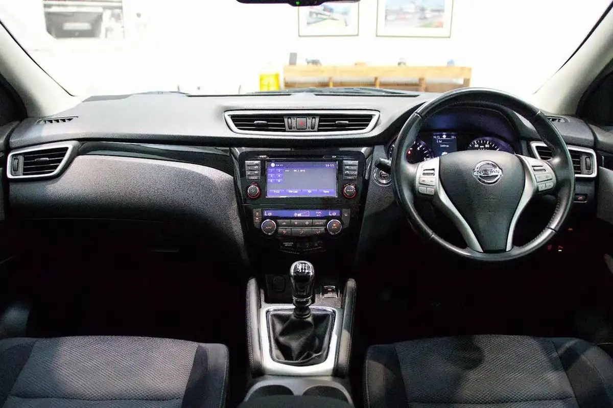 2016-nissan-qashqai-15dci-n-connecta-99g-big-9