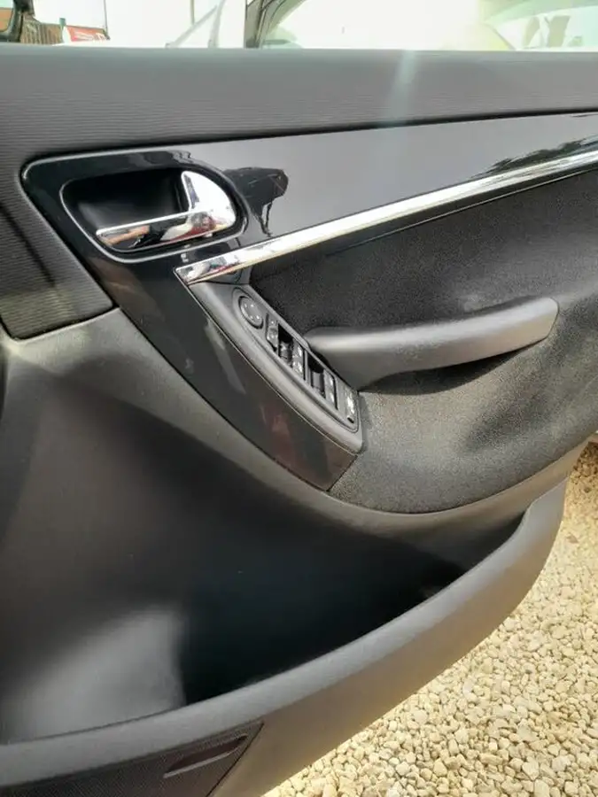 2013-citroen-c4-picasso-16hdi-platinum-big-21
